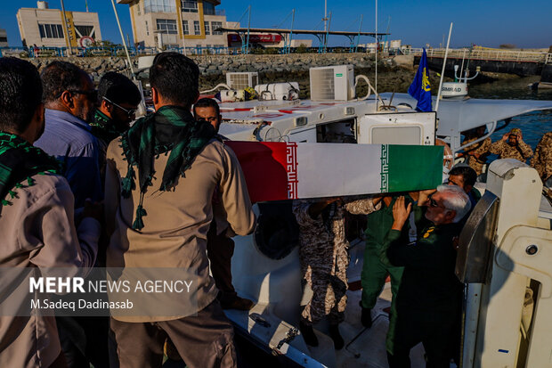 مراسم استقبال از شهید گمنام دفاع مقدس در قشم