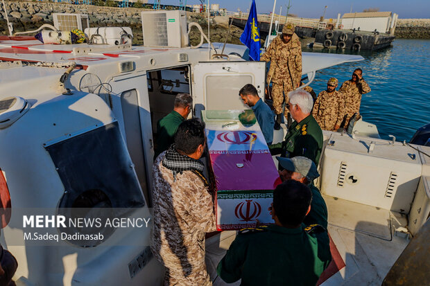 مراسم استقبال از شهید گمنام دفاع مقدس در قشم