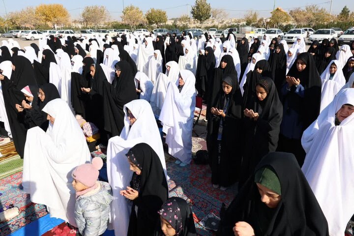 نماز طلب باران در ورزنه برگزار شد