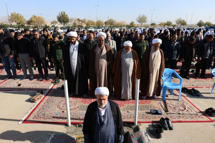 نماز طلب باران در ورزنه برگزار شد