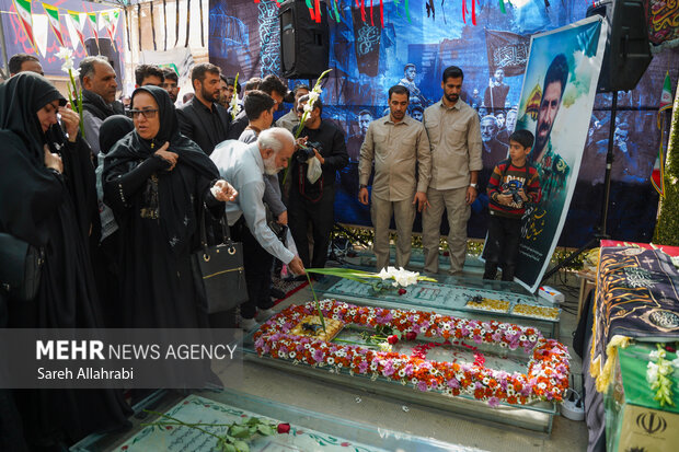 مراسم سالگرد شهید داوود جعفری در حرم شاهچراغ(ع)