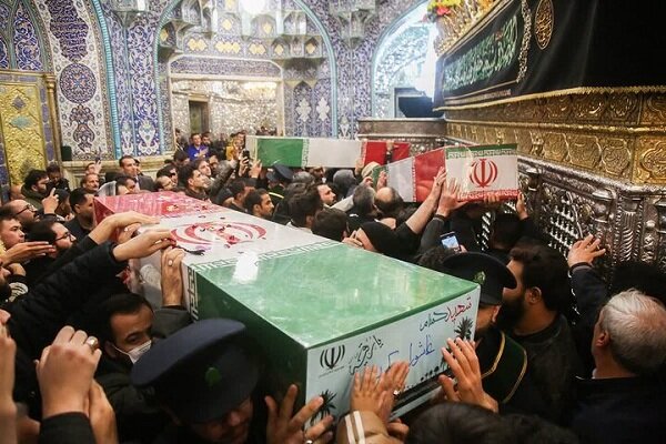 ایران با پیکر لاله های فاطمی عطرآگین شد؛بدرقه قهرمانان وطن بر دوش مردم ایران با پیکر لاله های فاطمی عطرآگین شد؛بدرقه قهرمانان وطن بر دوش مردم