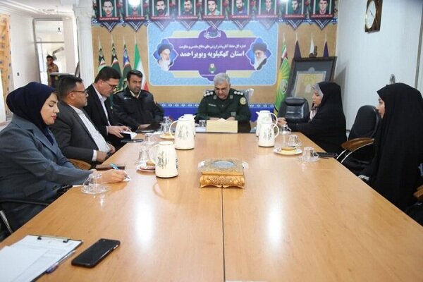 ایران با پیکر لاله های فاطمی عطرآگین شد؛بدرقه قهرمانان وطن بر دوش مردم