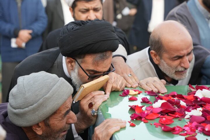 مردم مشکین‌دشت زیر سایه شهید گمنام نماز باران خواندند