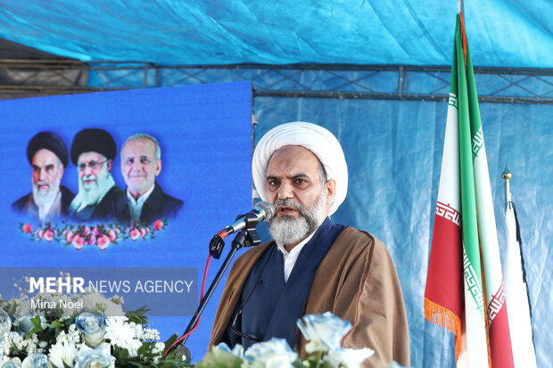 سفر وزیر اقتصاد و دارایی به ارس