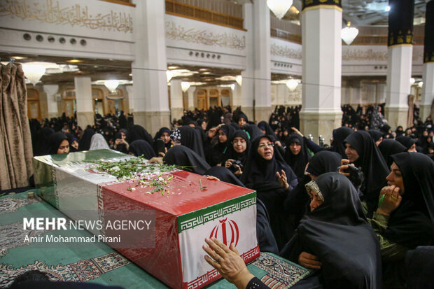 وداع با شهدای گمنام در حرم حضرت معصومه(س)