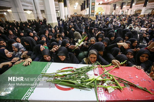 وداع با شهدای گمنام در حرم حضرت معصومه(س)