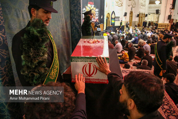 وداع با شهدای گمنام در حرم حضرت معصومه(س)