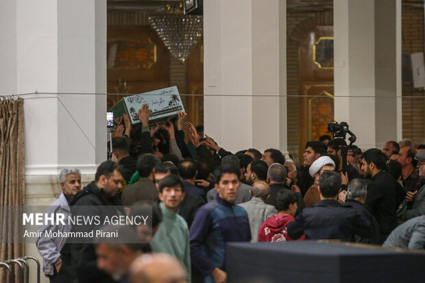 وداع با شهدای گمنام در حرم حضرت معصومه(س)