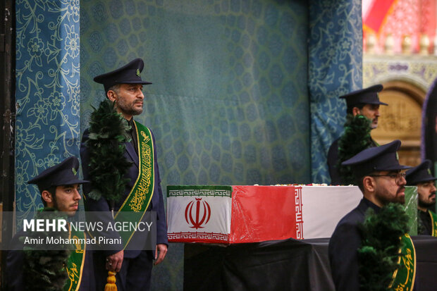 وداع با شهدای گمنام در حرم حضرت معصومه(س)