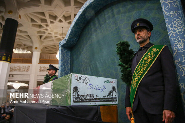 وداع با شهدای گمنام در حرم حضرت معصومه(س)