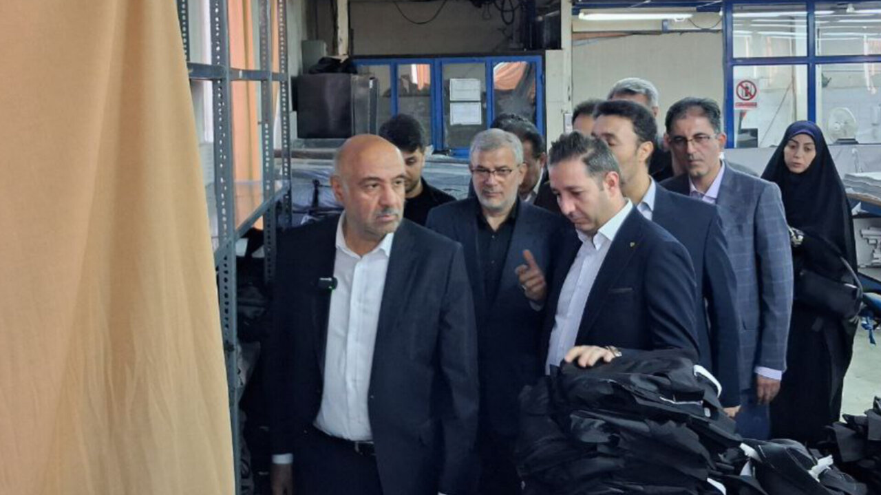 وزیر تعاون از کارخانه پوشاک احیاشده در کرج بازدید کرد