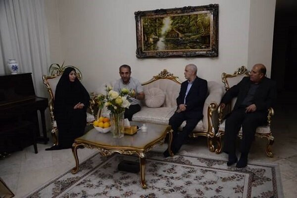 شهدای دانش‌آموز چراغ هدایت آیندگان هستند