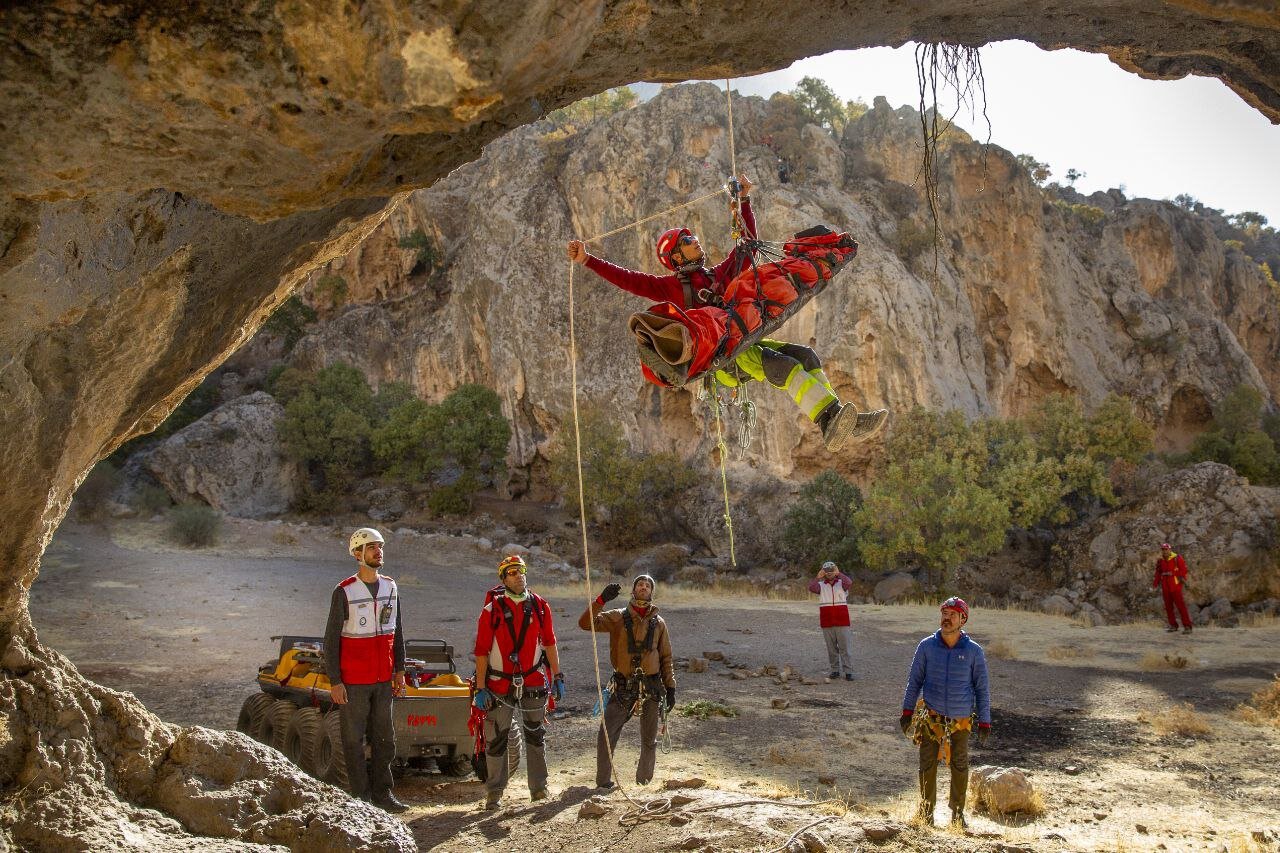 مانور تیم‌های واکنش سریع هلال‌احمر در چالابه کرمانشاه