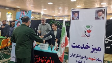 میز خدمت ادارات در گناوه برپا شد