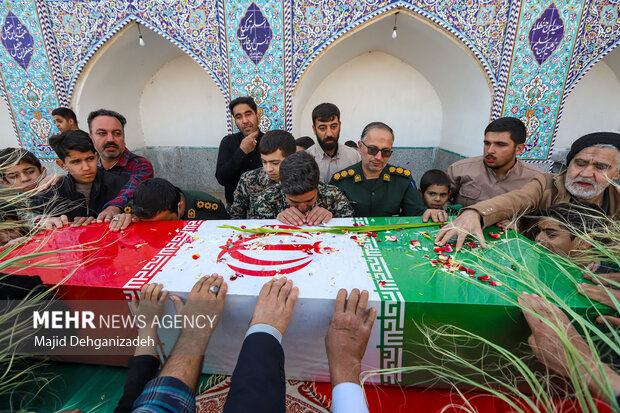 اقامه نماز طلب باران در محمدآباد یزد