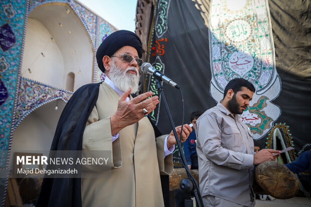 اقامه نماز طلب باران در محمدآباد یزد