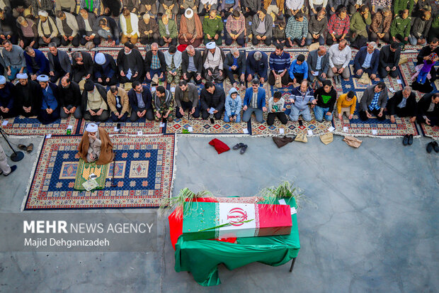 اقامه نماز طلب باران در محمدآباد یزد