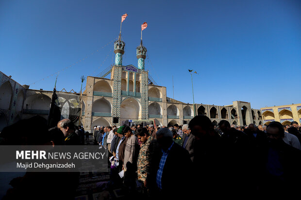 اقامه نماز طلب باران در محمدآباد یزد