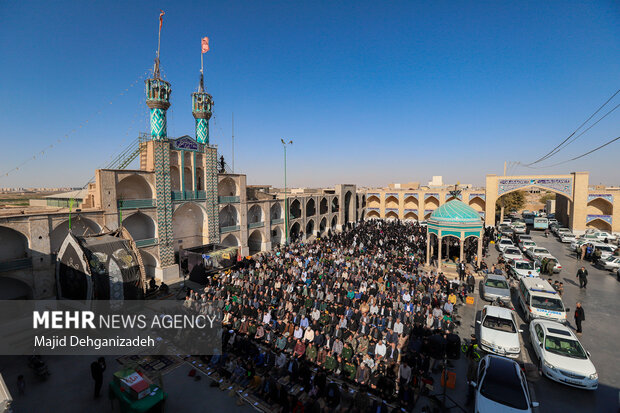 اقامه نماز طلب باران در محمدآباد یزد