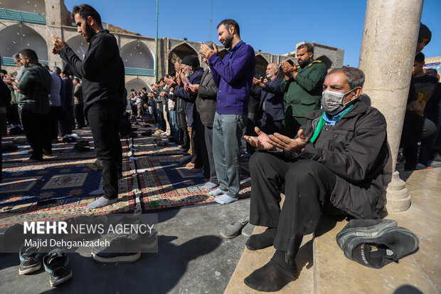 اقامه نماز طلب باران در محمدآباد یزد
