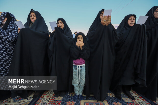 اقامه نماز طلب باران در محمدآباد یزد