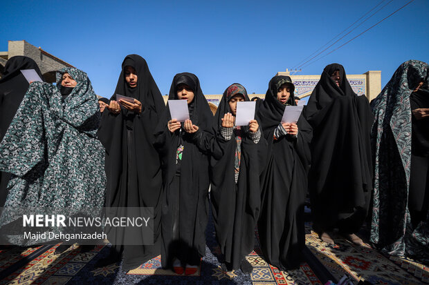 اقامه نماز طلب باران در محمدآباد یزد