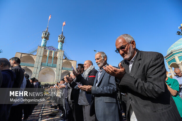 اقامه نماز طلب باران در محمدآباد یزد