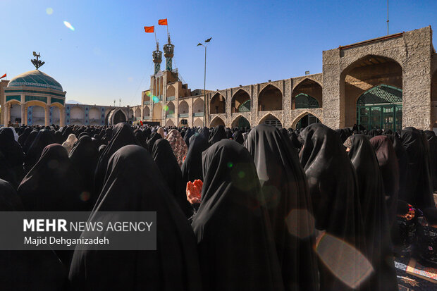 اقامه نماز طلب باران در محمدآباد یزد