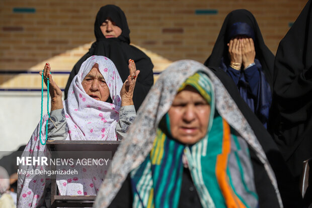 اقامه نماز طلب باران در محمدآباد یزد