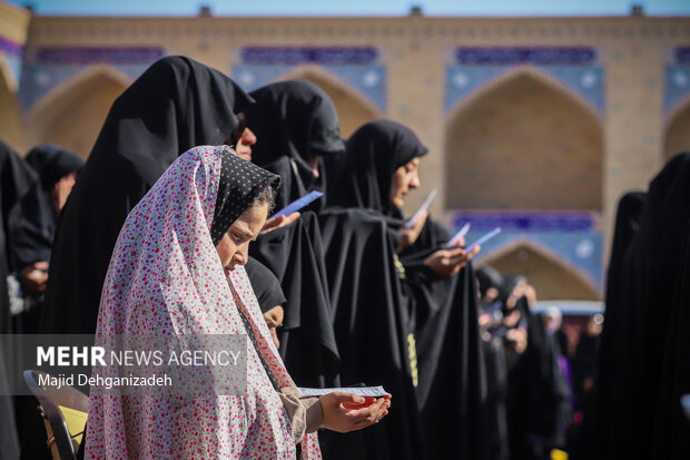 اقامه نماز طلب باران در محمدآباد یزد