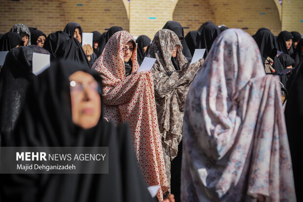 اقامه نماز طلب باران در محمدآباد یزد