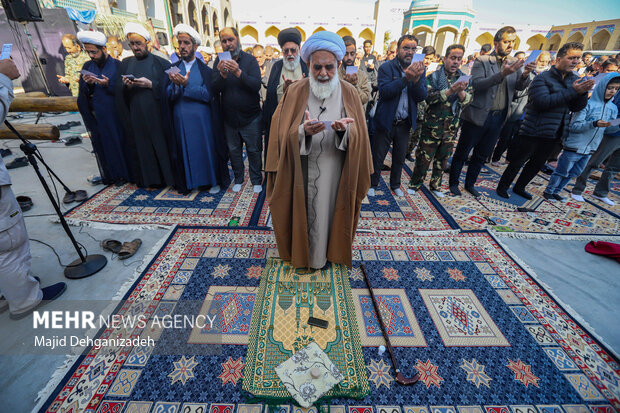 اقامه نماز طلب باران در محمدآباد یزد