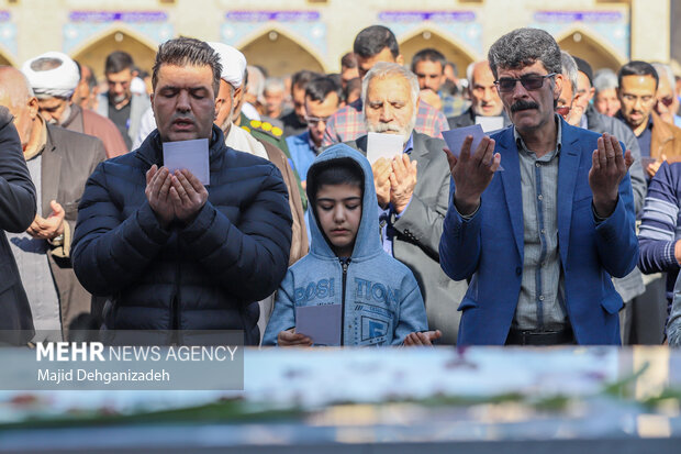 اقامه نماز طلب باران در محمدآباد یزد