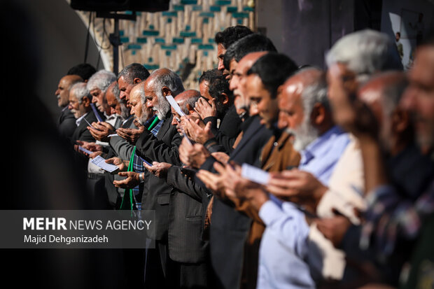 اقامه نماز طلب باران در محمدآباد یزد