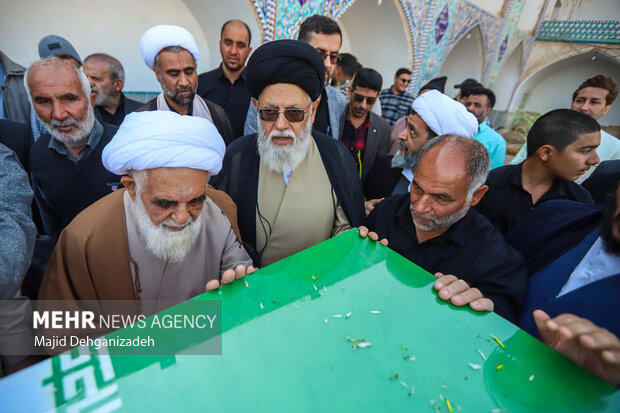 اقامه نماز طلب باران در محمدآباد یزد