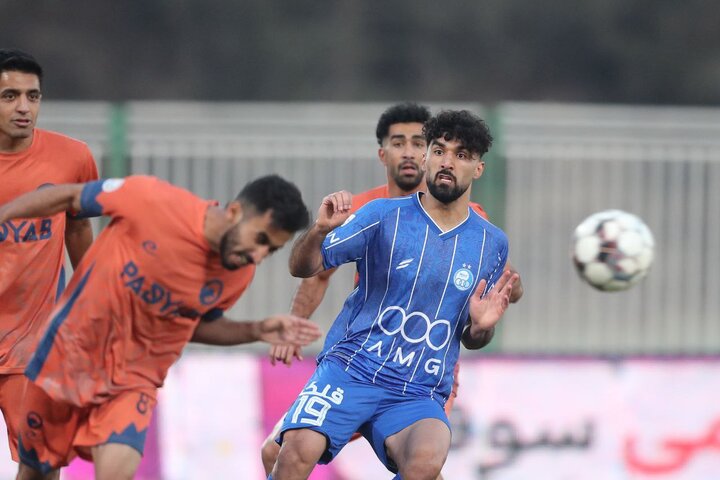 VAR چهره اصلی بازی استقلال و پادیاب/زور دو تیم در ۹۰ دقیقه به هم نرسید