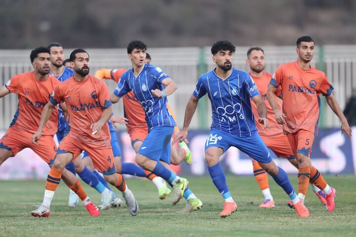 VAR چهره اصلی بازی استقلال و پادیاب/زور دو تیم در ۹۰ دقیقه به هم نرسید