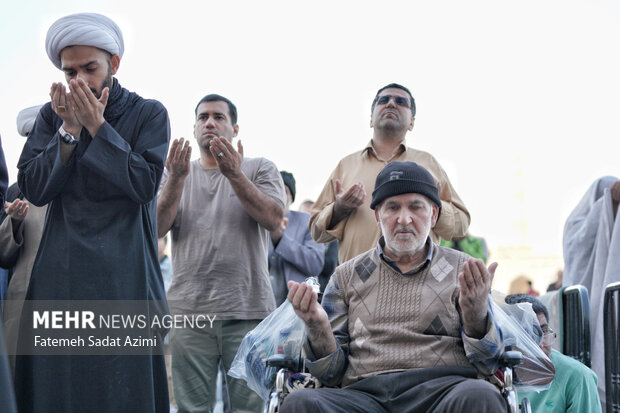 اقامه نماز باران در مسجد مقدس جمکران