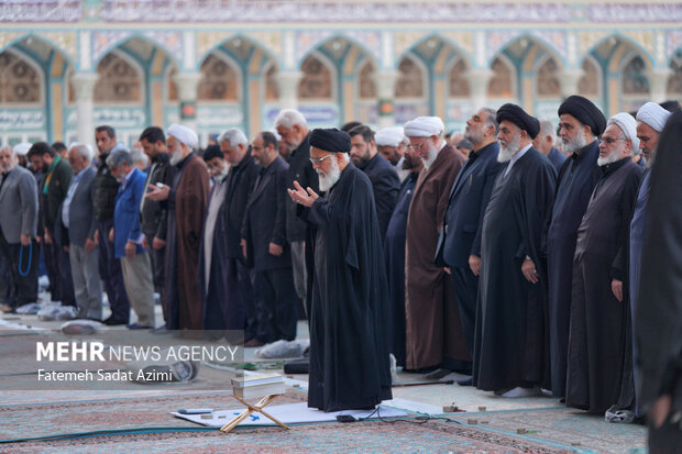 اقامه نماز باران در مسجد مقدس جمکران