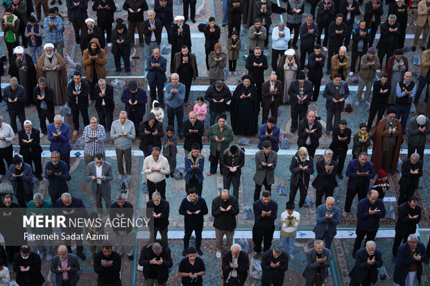 اقامه نماز باران در مسجد مقدس جمکران