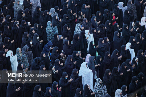 
Praying for rain n Qom's Jamkaran Mosque