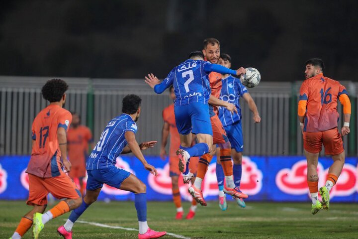 کاپیتان سابق استقلال: سازمان لیگ میخواهد پرسپولیس را برنده دربی کند!