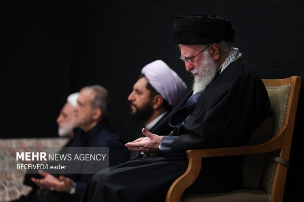 اولین شب مراسم عزاداری ایام شهادت حضرت فاطمةالزهرا (س) در حسینیه امام خمینی(ره)