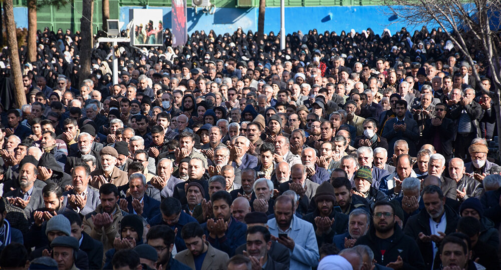 نماز باران در گلستان شهدای اصفهان اقامه شد نماز باران در گلستان شهدای اصفهان اقامه شد