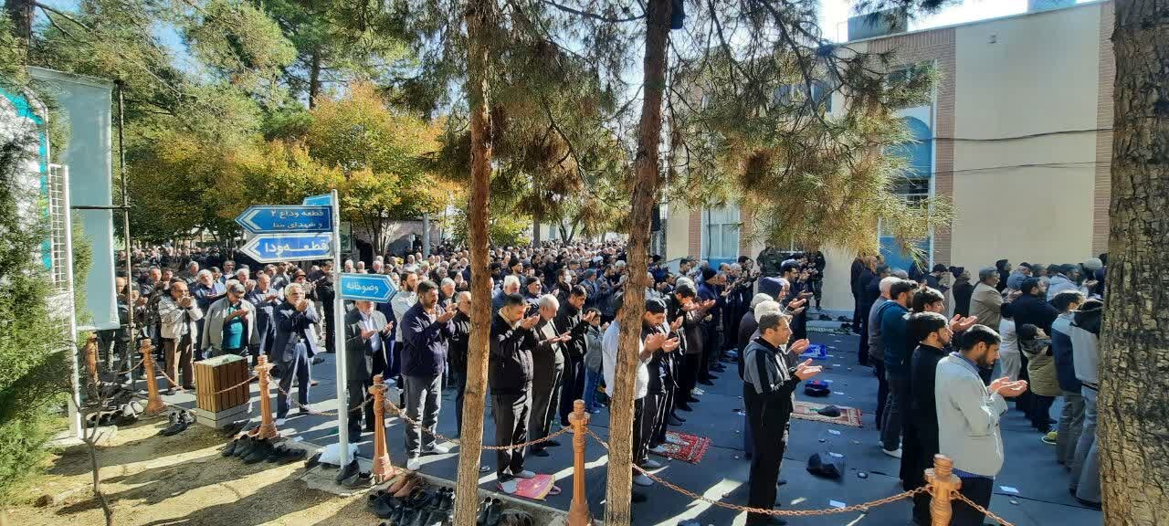 نماز باران در گلستان شهدای اصفهان اقامه شد