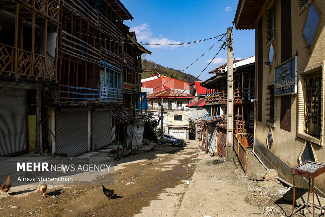 امیدهایی روی خاکستر؛ وقتی دهکده چوبی گیلان هنوز نیمهجان است