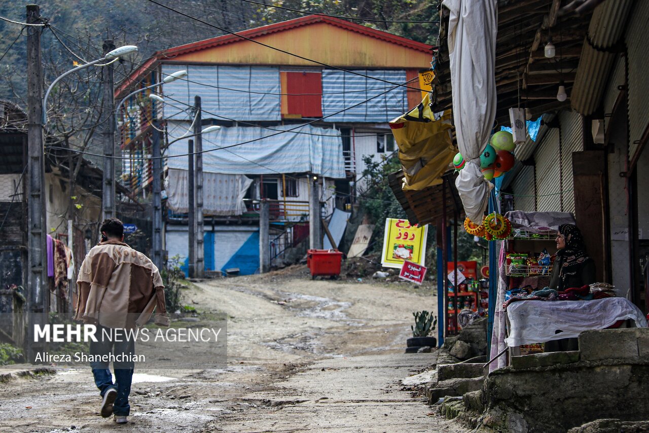 امیدهایی روی خاکستر؛ وقتی دهکده چوبی گیلان هنوز نیمه‌جان است