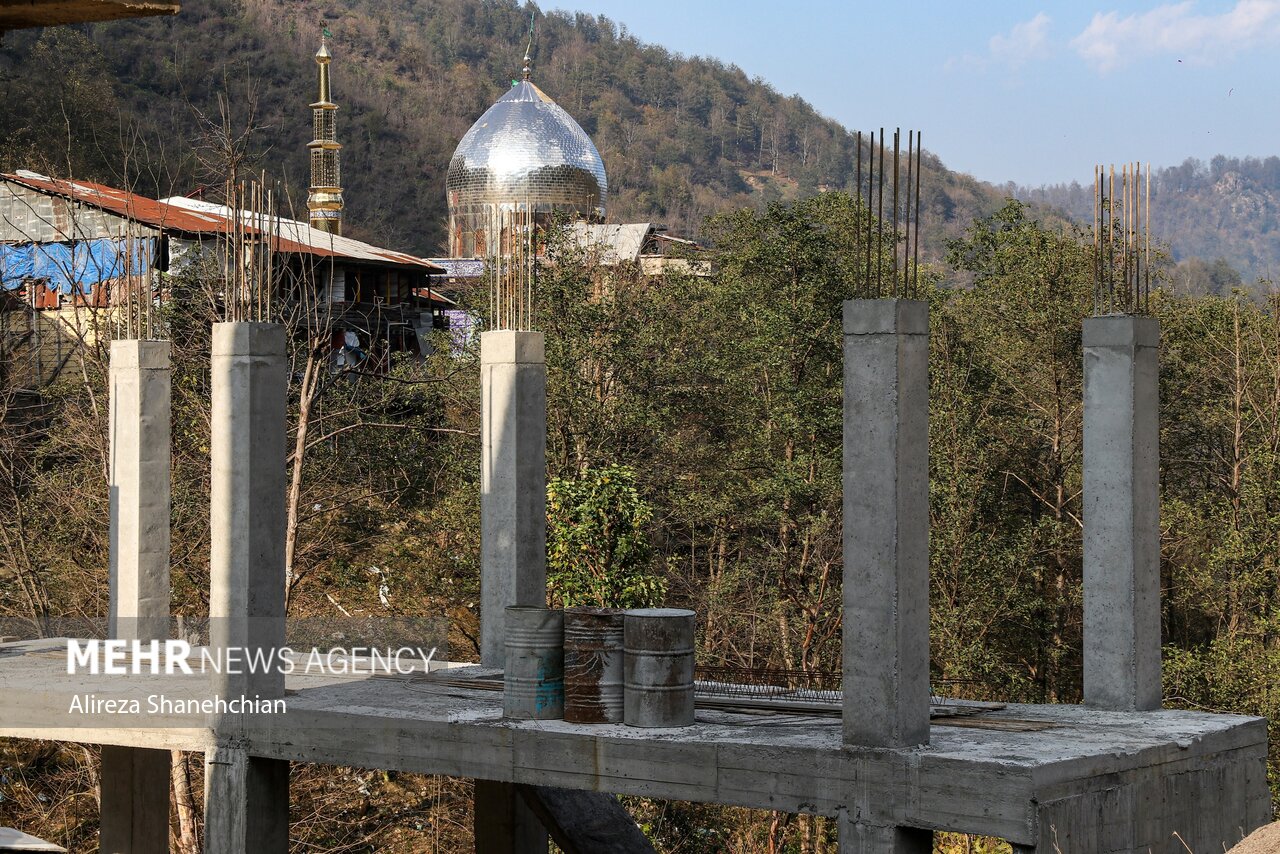 امیدهایی روی خاکستر؛ وقتی دهکده چوبی گیلان هنوز نیمه‌جان است