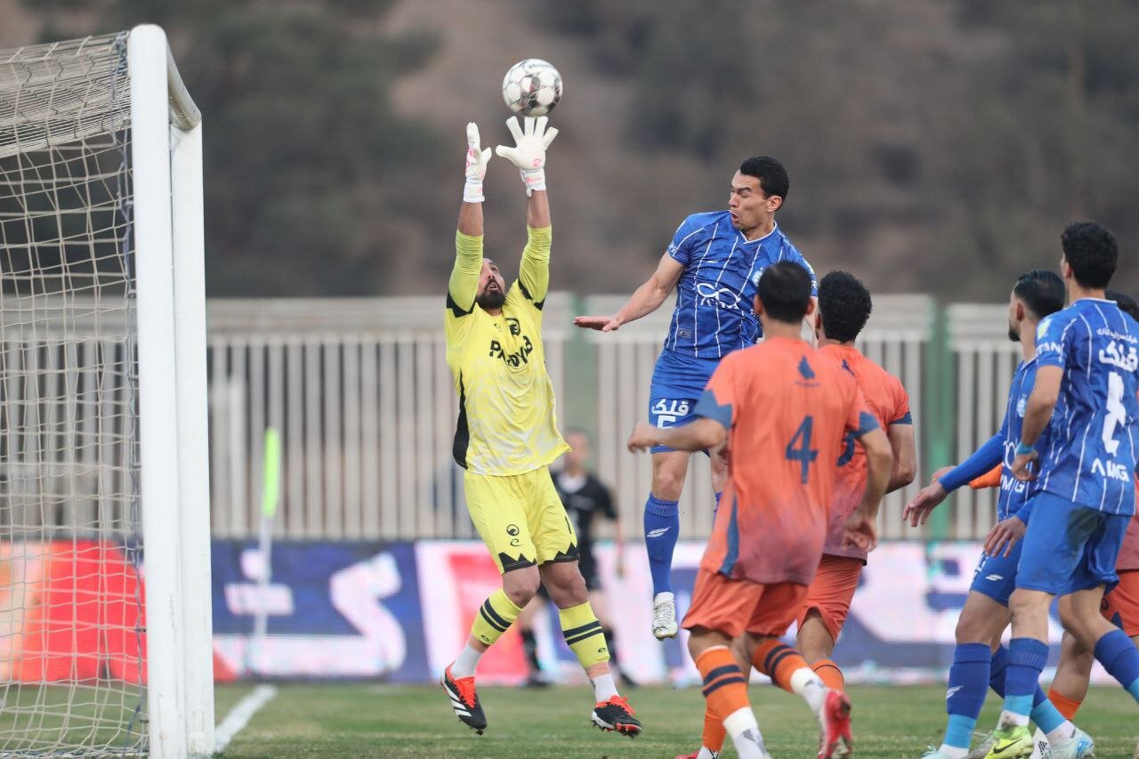 توپ،دقيقه،استقلال،دروازه،ضربه،بازيكنان،محوطه،گلزني،جريمه،مان ...